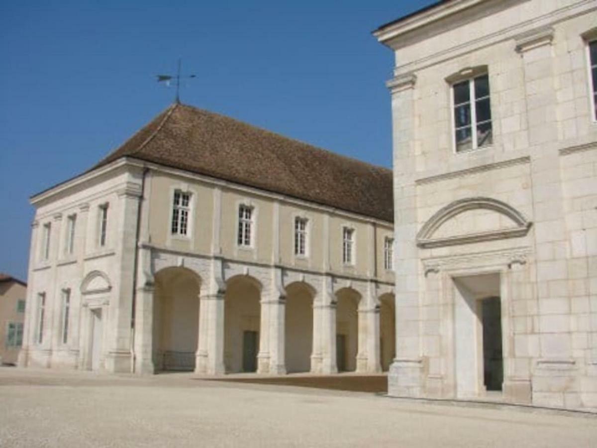 Studio De Charme Au Pays De La Madeleine Apartment Commercy ภายนอก รูปภาพ